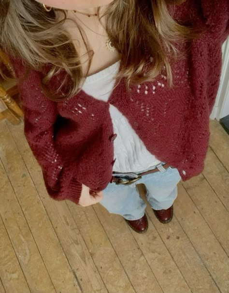 Fall Fashion Inspo Aesthetic, 2024 Fall Aesthetic, Autumn City Outfits, Autumn Outfits Cardigan, Fall Cozy Outfits Aesthetic, In Between Season Outfits, Dream Clothes Fall, Cozy Fall Aesthetic Outfit, Romanticize Fall