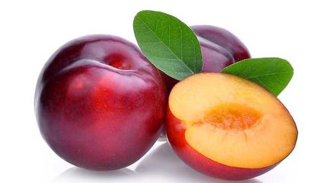 Plums are edible fruits with great nutritional value. China, India, and Serbia are three top producers of plum in the world. Plum Benefits, Keto Friendly Fruit, Fruits Name In English, Prune Fruit, Keto Fruit, Fruit Love, Fruit Names, Fruit List, Dried Plums