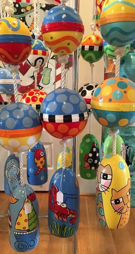 Buoy Decor Ideas, Buoys Art, Buoy Decor, Lobster Buoys, Nye Party, Bamboo Crafts, Fish Painting, Beach Crafts, Seashell Crafts