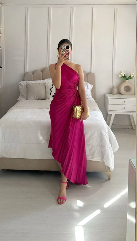 10 Stunning Wedding Guest Dress Summer That You’ll Adoore! - The Fashionable One Modest Wedding Guest Outfit, Dresses Couture Candy, Wedding Guest Dresses Winter, Beach Wedding Guest Dresses, Winter Wedding Guest Dresses, Black Wedding Guest Dresses, Wedding Guest Outfit Inspiration, Opulent Wedding, Summer Wedding Guest Dress