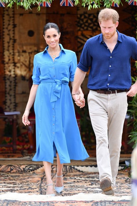 Meghan Markle’s Blue Shirt Dress Looked So Different On The Runway (it's Veronica Beard) Meghan Style, Meghan Markel, Meghan Markle Outfits, Prinz Charles, Prins Harry, Harry And Megan, Princess Meghan, Prince Harry And Megan, Prinz Harry