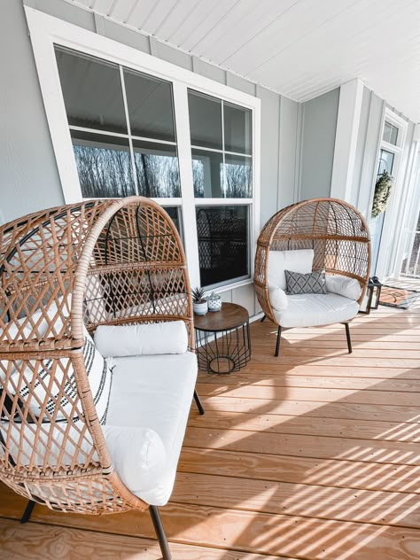 Patio Egg Chair Outdoor Spaces, Outdoor Patio Ideas Egg Chair, Cute Outdoor Chairs, Egg Chair On Deck, Egg Chairs On Front Porch, Egg Chair On Balcony, Egg Chair Outdoor Decor, Wicker Egg Chair Patio, Comfy Porch Furniture