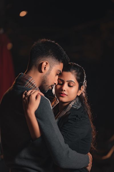 Photo By KMJ Productions - Photographers Indian Love Couple Pic, Prewedding Photoshoot, Whatsapp Profile, Wedding Photoshoot Props, Romantic Couple Images, Editing Lightroom, Indian Wedding Couple Photography, Pre Wedding Photoshoot Outdoor, Wedding Photoshoot Poses