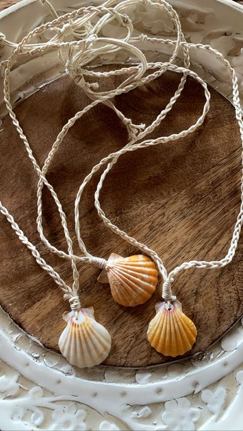 Seashell Necklace Diy, Shell Necklace Diy, Seashell Jewelry Diy, Seashell Necklaces, Seashell Art Diy, Sea Shells Diy, Necklaces Diy, Meat Skewers, Seashell Bracelet