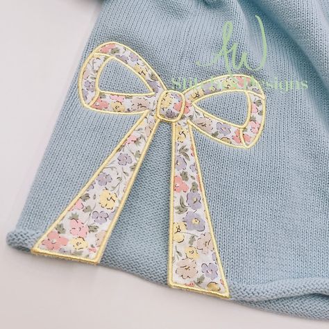 🎀 NEW BOW ALERT! 🎀 Say hello to the Classic Straight Tailed Bow Appliqué—your new go-to design for ALL your embroidery projects! ✨ From sweet children’s outfits to the oh-so-trendy Side Bow Sweatshirt, this timeless bow design is an absolute MUST-HAVE! 💖 The way the tails of this bow lay perfectly along the hemline makes it a dream for adding that extra flair to your sweatshirts. 😍 Whether you’re creating a custom gift, selling this for your embroidery customers, or giving your own wardrobe ... Bow And Arrow Embroidery, Embroidery Initials Letters On Clothes, Sweat Shirt Embroidery, Stitch Sweatshirt, Bow Applique, Applique Sweatshirt, Applique Stitches, Emb Designs, Birthday Inspo