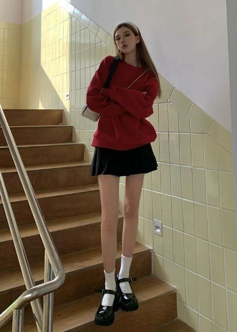 Pop Of Red Outfit, Mary Jane Shoes Outfit, Mode Ulzzang, Rok Mini, Aesthetic Outfit Ideas, Jane Shoes, Mode Inspo, Red Outfit, 가을 패션