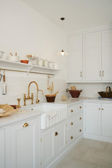 Rumy's Stoneygate Kitchen Open Kitchen Shelving Ideas, Kitchen Devol, Kitchen Shelving Ideas, Open Kitchen Shelving, Classic English Kitchen, Edwardian Kitchen, Wall Cupboards, Devol Kitchens, Kitchen Shelving