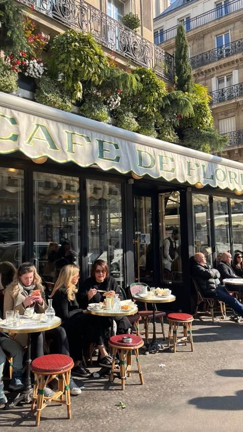 Paris Cafe Aesthetic, Parisian Coffee Shop, Parisian Style Decor, Paris Coffee Shop, French Coffee Shop, France Cafe, Korean Vibe, Paris Bakery, Aesthetic Cafe