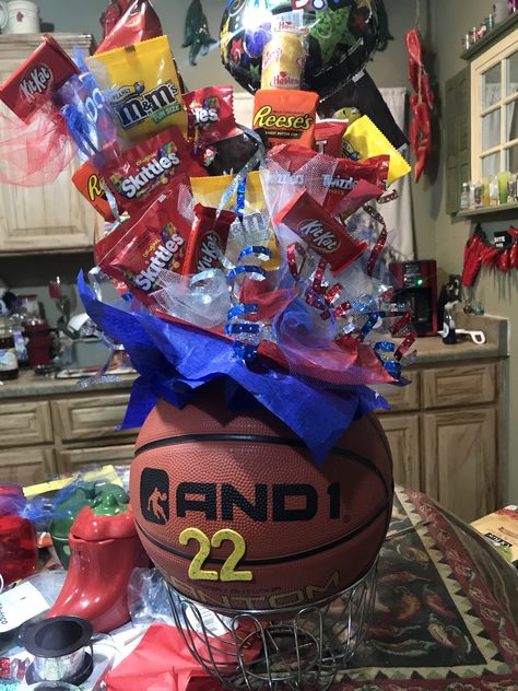 #easy #diy #basketball #giftbasketball Valentines Gift For Basketball Boyfriend, Basketball Themed Gift Baskets, Basketball Gift For Boyfriend, Basketball Valentines Gifts, Basketball Senior Night Baskets, Senior Night Basketball Baskets, Basketball Bf Gifts, Basketball Basket Ideas, Basketball Gift Basket For Boyfriend