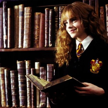 17 Books To Read If You Like 'Harry Potter' & Miss The Wizarding World | Romper Hermione Granger Study, Granger Aesthetic, My Book Aesthetic, Hermione Granger Aesthetic, Emma Watson Harry Potter, Bookish Aesthetic, Harry Potter Hermione Granger, Buku Harry Potter, Images Harry Potter