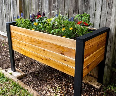 Raised Planter Boxes Plans, Diy Raised Planter, Planter Box Plans, Raised Planter Boxes, Garden Planter Boxes, Diy Planter Box, Wooden Planter, Diy Raised Garden, Raised Planter