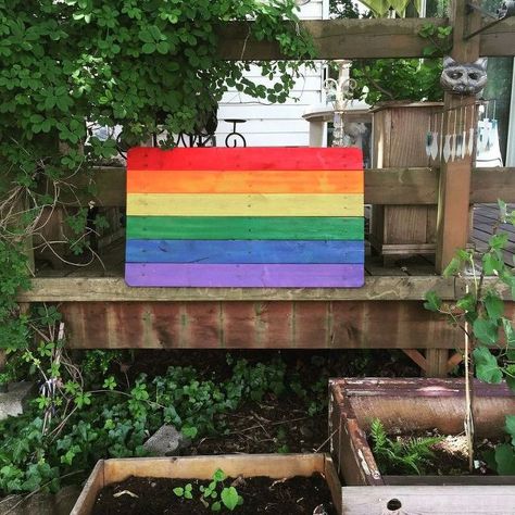 diy gay pride pallet flag, crafts, outdoor living, pallet, repurposing upcycling Pride Month Activities, Pride Signs, Pallet Flags, Pride Quilt, Pride Display, Pride Crafts, Mirror Diy Projects, Beam Ideas, Pride Decor