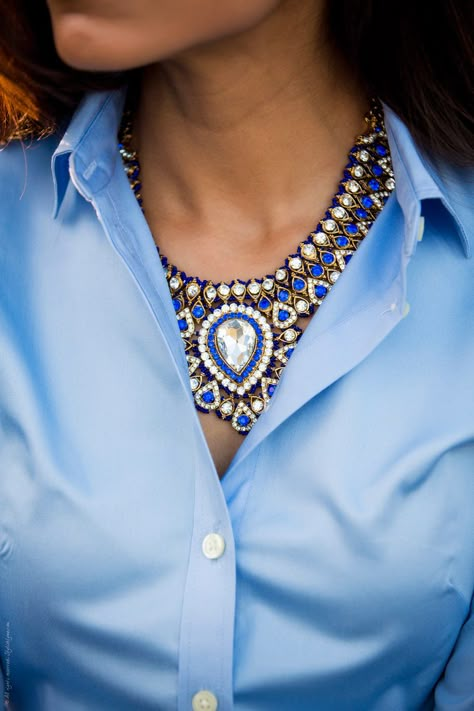 statement necklace for office - sylishlyme I agree, you can wear a statement necklace in the office, and I've got plenty www.etsy.com/shop/designsbystacylee Turquoise Cottage, Quoi Porter, Elegante Casual, Statement Necklaces, Mode Inspiration, Blue Hues, Blue Shirt, A Necklace, Statement Jewelry