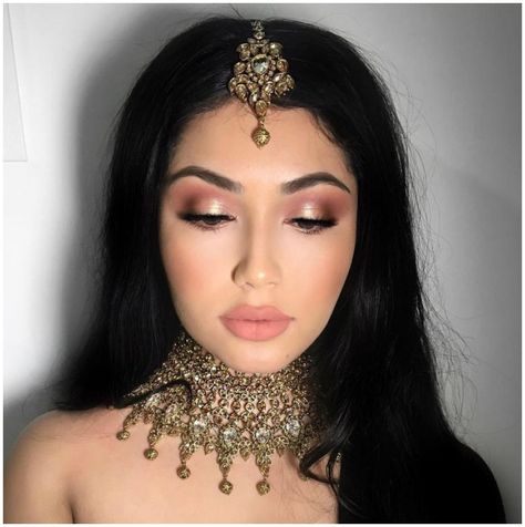 Subtle Wedding Makeup Indian Modern Indian Makeup, Wedding Makeup Look For Bride Sister, Indian Wedding Makeup Look For Sister, Eye Makeup For Indian Wedding, Indian Bridesmaid Makeup, Afghan Makeup, Indian Makeup Look, Simple Party Makeup, Mehndi Makeup