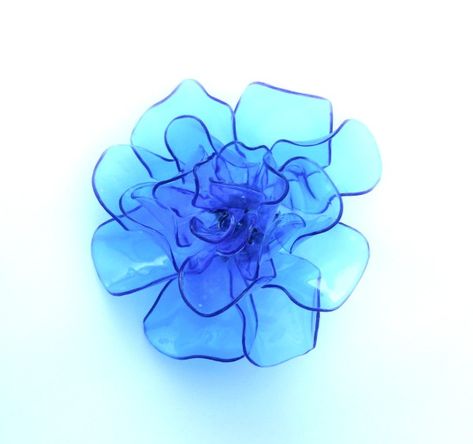 Flower From Plastic Bottle, Plastic Bottle Crafts Flowers, Paper Clay Art, Plastic Bottle Art, Candle Flame, Recycled Art Projects, Art Biz, Melted Plastic, Food Crush