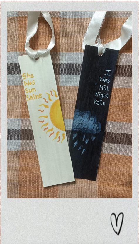 Bookmarks inspired by Taylor Swift's music Music Bookmarks Diy, Bookmark Sketch Ideas, Disney Bookmarks Diy, Taylor Swift Eras Bookmark, Painting Ideas For Bookmarks, Taylor Swift Birthday Gift Ideas Diy, Drawing Bookmarks Ideas, Taylor Swift Bookmarks Diy, Handmade Bookmarks Diy Simple