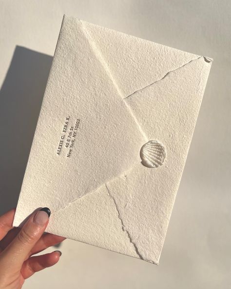 Wedding Handwritten Letters, Handmade Paper Envelopes, Art Print Packaging, Stamped Envelopes, Handmade Card Ideas, Seashell Wedding, Collateral Design, Envelope Stamp, Handmade Envelopes