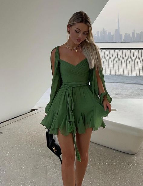 Our Gaia Mini Dress in pistachio as seen on @isakovapolina www.chiclefrique.com Green Outfit Birthday, Short Dress Summer Outfits, Green Outfit Party, Green Dress Birthday, Green Birthday Dress, Night Dress Party, Chic Short Dress, Green Dress Short, Green Short Dress