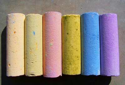 Homemade sidewalk chalk by Mad Maggie Designs - perfect for spring and summer! Mad Maggie, Homemade Sidewalk Chalk, Make Chalk Paint, Homemade Chalk, Craft Presents, Paper Towel Tubes, Birthday Goodie Bags, Homemade Birthday, Goody Bags