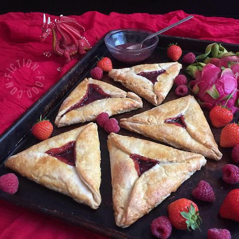 Fiction-Food Café: Dragon Berry Jelly Tarts | The Dragon Prince Jelly Tart, Dragon Recipe, Fiction Food, Dnd Food, Berry Tarts, Dragon Price, Themed Recipes, Medieval Recipes, Fairy Food