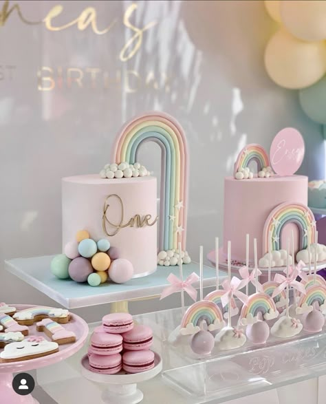 Pastel Colors Theme Party, Rainbow Bday Party Ideas, Sweet Table Ideas Birthday, Rainbow Pastel Birthday Party, Pastel Decorations Party, Rainbow Table Decorations, Pastel Rainbow Decorations, Rainbow Themed Birthday Party Decorations, Pastel Themed Birthday Party