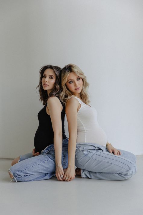 Maternity Photos With Friends, Maternity Sisters Photography, Best Friends Maternity Shoot, Double Maternity Shoot Best Friends, Bestfriend Maternity Photo, Two Pregnant Friends Photoshoot, Pregnancy Friends Photos, Friends Pregnancy Photoshoot, Best Friend Maternity Photoshoot