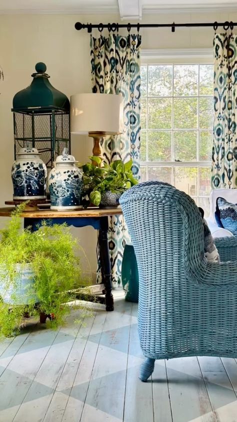 Courtney Wafzig (@zigandcompany) • Instagram photos and videos Singapore Living, Cottage Rooms, Sunroom Living Room, Condo Inspiration, Colorful Rooms, Artist Interior, Interior Design Shop, Coastal Style Decorating, Saint Andrews