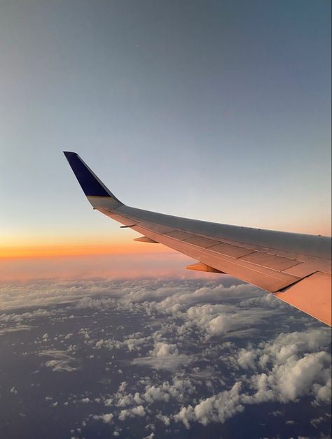 Travel Lockscreen, Beautiful Lockscreen, Photography Wallpaper Aesthetic, Flight Sunset, Plane Photography, Plane Photos, Airplane Wallpaper, Hawaii Pictures, Airplane Photography