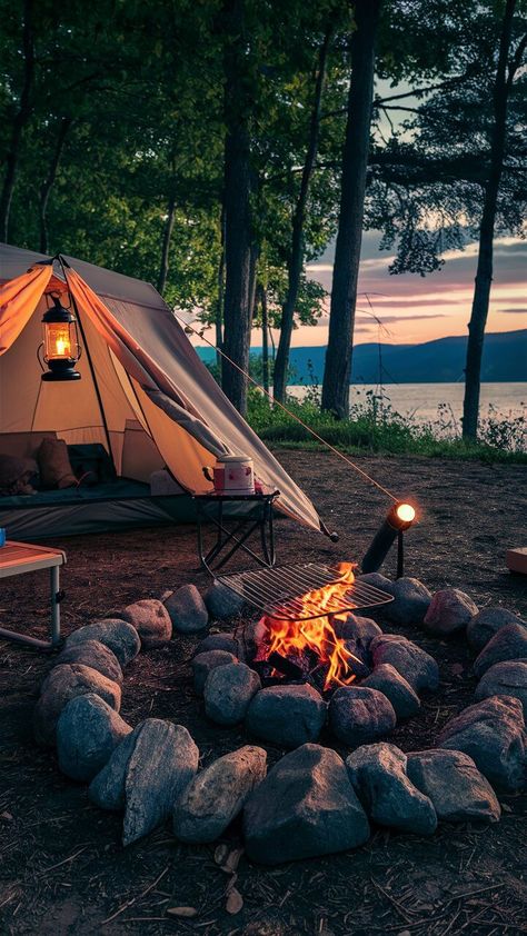 Camping for Beginners - The Ultimate Guide How To Camp For Beginners, Vision Board Camping, Aesthetic Camping Pictures, Campsite Aesthetic, Camping Trip Aesthetic, Camping In Fall, Beginner Camping, Activity Aesthetic, Summer Camping Aesthetic