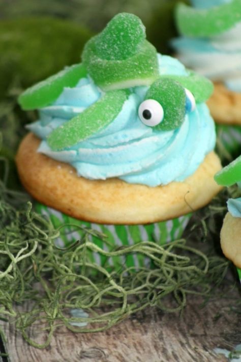 Sea Turtle Cupcakes, Turtle Pool, Turtle Cakes, Sea Turtle Cake, Turtle Patterns, Turtle Birthday Cake, Luau Cupcakes, Diy Turtle, Turtle Cupcakes