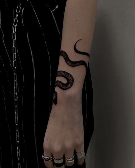 Slytherin Tattoo, Wrist Tattoos Girls, Pretty Hand Tattoos, Snake Tattoo Design, Scary Tattoos, Inspiration Tattoos, Small Hand Tattoos, Classy Tattoos, Badass Tattoos