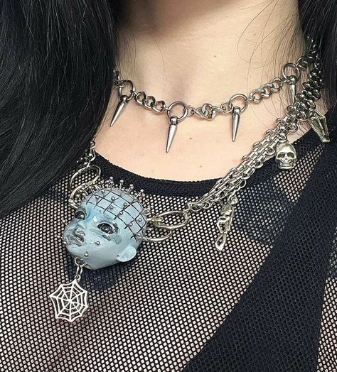 Creepy Jewelry Diy, Creepy Jewelry, Weird Jewelry, Beaded Jewelry Necklaces, Dark Outfits, Alien Art, Velvet Lace, Wasp, Kawaii Clothes