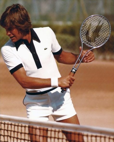 Photo Instagram de nonmember_sport • 6 mai 2021, 18:43 Tennis Aesthetic Vintage, Tennis Editorial, Vintage Country Club, Summer Sports Outfits, Tennis Shoot, Tennis Core, Tennis Uniforms, Tennis Photoshoot, Tennis Fits