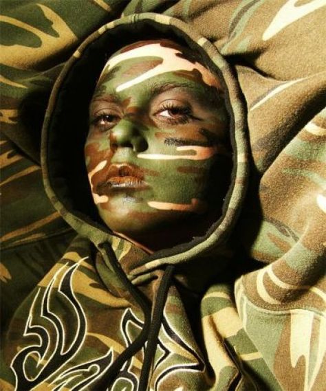 Army Army Makeup Halloween, Hunting Makeup, Army Face Paint, Camp Makeup, Army Makeup, Covering Tattoos With Makeup, Camo Makeup, Camouflage Face Paint, Camo Face Paint