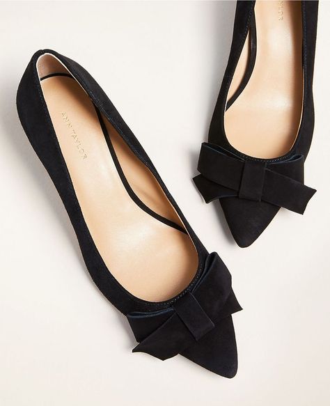 Suede Black Pointed Toe Flats - such a classic and timeless style! Black Flat Dress Shoes, Black Dress Flats, Foral Dress, Black Pointed Toe Flats, Walking In Heels, Dresses By Color, Mother Dresses, Velvet Flats, Dressy Shoes