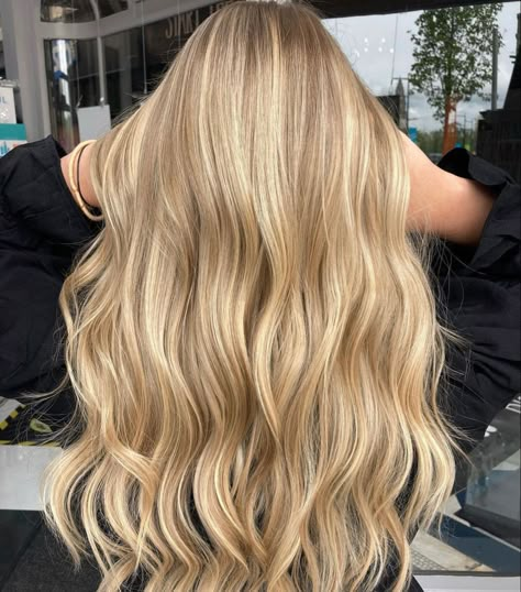 #BlondeHairGoals #BlondeTransformation #HairMakeover #BlondeBeauty #BlondeAmbition #HairInspo #BlondeBombshell #BlondeJourney #NewHairWhoDis #BlondeVibes #HairTransformation #BlondeLife #BlondeHighlights #BlondeObsessed #BlondeMagic Full Honey Blonde Highlights, Blond Hilights On Dirty Blonde Hair, Warm Toned Blonde Highlights, Highlights In Natural Blonde Hair, Bright Golden Blonde Hair Highlights, Blonde Highlights On Golden Hair, Golden Highlights Blonde Hair, Bright Blonde Hair Highlights, Blonde Balayage Warm Tones