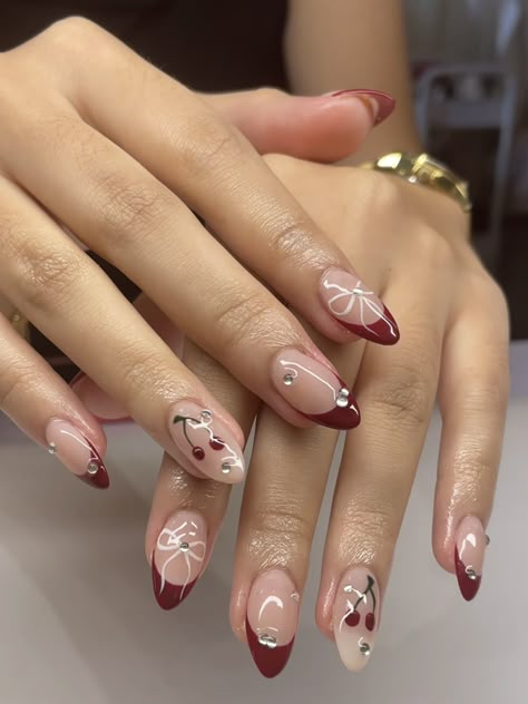 Nails Wine Red Design, Wine And Silver Nails, White And Burgundy Nails, Cherry Red Nail Art, Nail Art Red Wine, Cherry Inspired Nails, Cherry Red Nail Designs, Red Burgundy Nails, Nails Cherry Red