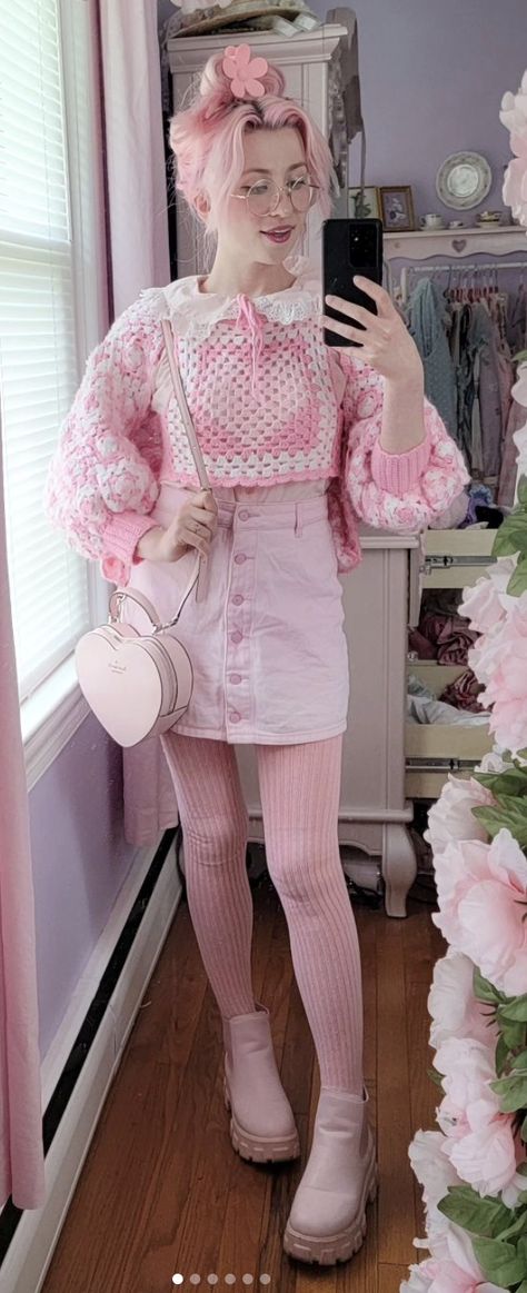 Harajuku Pink Outfit, Kawaii Long Skirt Outfits, Ca Cupid Inspired Outfits, Hyper Feminine Fashion, Pink Outfits Kawaii, Outfit Inspo Gyaru, Pink Cute Outfits Aesthetic, Lisa Frank Outfit Aesthetic, Kawaii Clothing Aesthetic