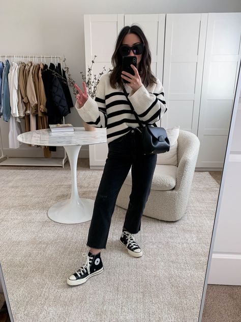 35 Ways to Style Converse High Top Sneakers - Crystalin Marie Ways To Style Converse, Styling Converse High Tops, Black High Top Converse Outfits, Black Hi Top Converse, Converse Outfit Winter, High Top Converse Outfit, Converse Outfit Fall, Chucks Outfit, High Top Sneakers Outfit