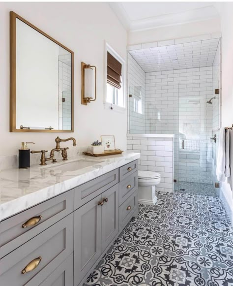 11 Brilliant Walk-in Shower Ideas for Small Bathrooms | British Ceramic Tile Makeover Kamar Mandi, Bilik Air, Small Bathroom With Shower, Bad Inspiration, Bathroom Remodel Shower, Bathroom Trends, Girls Bathroom, Basement Bathroom, Bathroom Redo