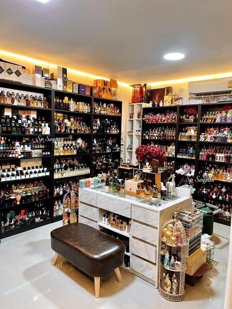 Huge Makeup Collection, Perfume Closet, Koleksi Makeup, Koleksi Parfum, Makeup Beauty Room, Perfume Storage, Luxury Lifestyle Girly, Perfume Organization, Closet Room