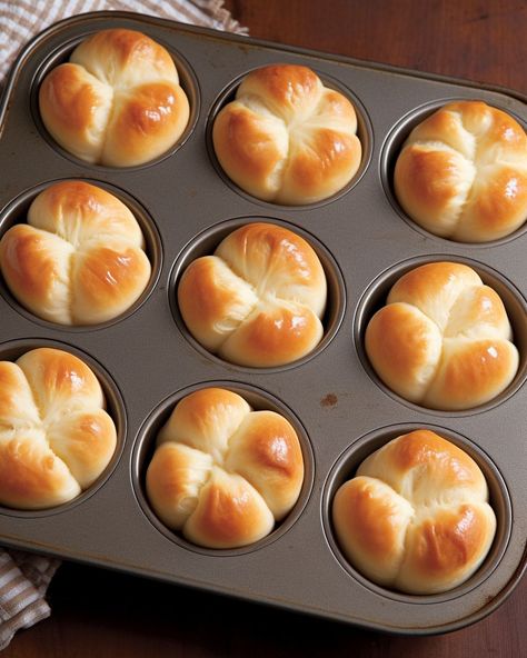 Dinner Rolls Yeast, Pear Hand Pies, Clover Leaf Rolls, Cloverleaf Rolls, Light Bread, Cooktop Cove, Buttery Rolls, Homemade Bread Recipe, Beautiful Bread