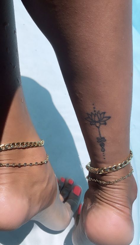 Smedium Tattoos For Black Women, Small Unique Tattoos Black Women, Stick And Poke Tattoo Behind Ear, Weird Unique Tattoos, Black Feminine Tattoos, Small Hawaiian Tattoo For Women, Little Cute Tattoos For Women, Simple Tattoos Black Women, Small Leg Tattoos Women Ankle