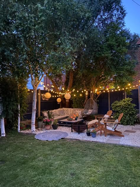 10 Outdoor Living and Garden Ideas for Autumn - Melanie Jade Design Cosy Outside Spaces, Cosy Garden Ideas Small Spaces, Outside Space Ideas, Small Backyard Set Up, Zoned Garden Ideas, Spring Garden Ideas Landscaping, Meditterean Garden Ideas, Cute Garden Ideas Backyards, Garden Zones Ideas