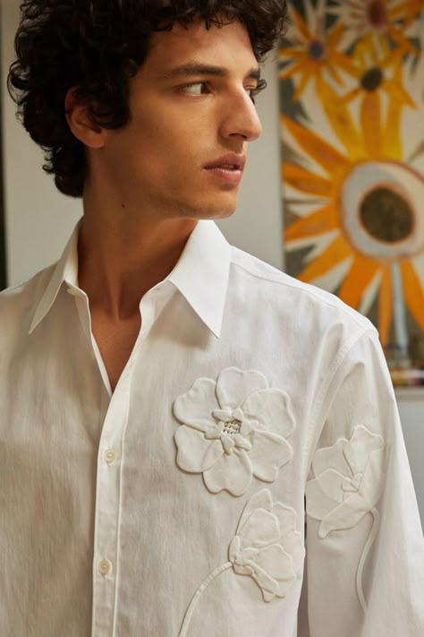 Garden Concept, Luxury Menswear, Mens Luxury Fashion, Shirt Detail, Shirt Embroidery, Valentino Men, Embroidery Fashion, Men Shirt Style, Men Shirt