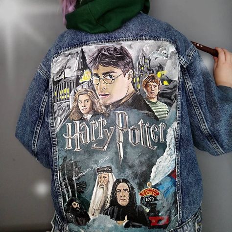 Harry potter custom jacket. Harry Potter Clothing, Harry Potter Jacket Painted, Harry Potter Jacket, Blue Hand Painted Denim Jacket, Disney Denim Jacket Painted, Trendy Fitted Hand-painted Denim Jacket, Artistic Fitted Hand-painted Denim Jacket, Hand Painted Denim Jacket, Painted Denim Jacket