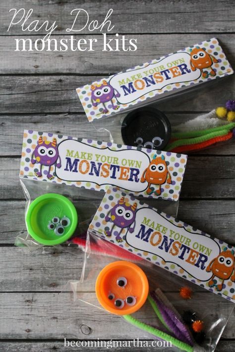 These adorable little Halloween Play-Doh Monster Kits are the perfect treat for the classroom this October - or as favors for a Monster Birthday Party! Beach Party Games, Make Your Own Monster, Halloween Class Party, Halloween Infantil, Halloween Kindergarten, Monster Birthday Parties, Halloween Classroom, Classroom Treats, Halloween Preschool