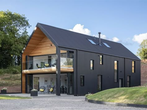 Grand Designs Houses, Metal Building Designs, Steel Building Homes, House Cladding, Casa Country, Modern Barn House, Shed Homes, Barn Style House, Metal Building Homes