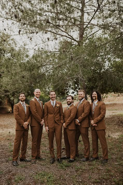 Brown Groomsmen Suits, Brown Suit Wedding, Seventies Wedding, Brown Wedding Ideas, 70s Inspired Wedding, Brown Groomsmen, Groomsmen Outfit Ideas, Groomsmen Outfit, Casual Grooms