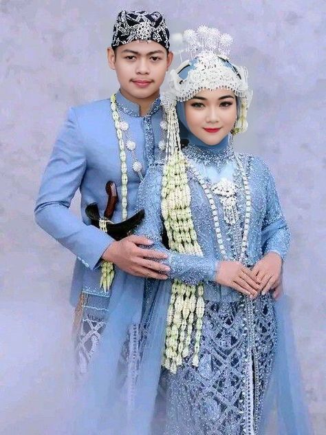 Nikah Adat Jawa, Pose Foto Pernikahan, Elven Wedding Dress, Pose Pengantin, Pose Wedding, Pose Prewedding, Wedding Makeup Bride, Adat Jawa, Foto Wedding